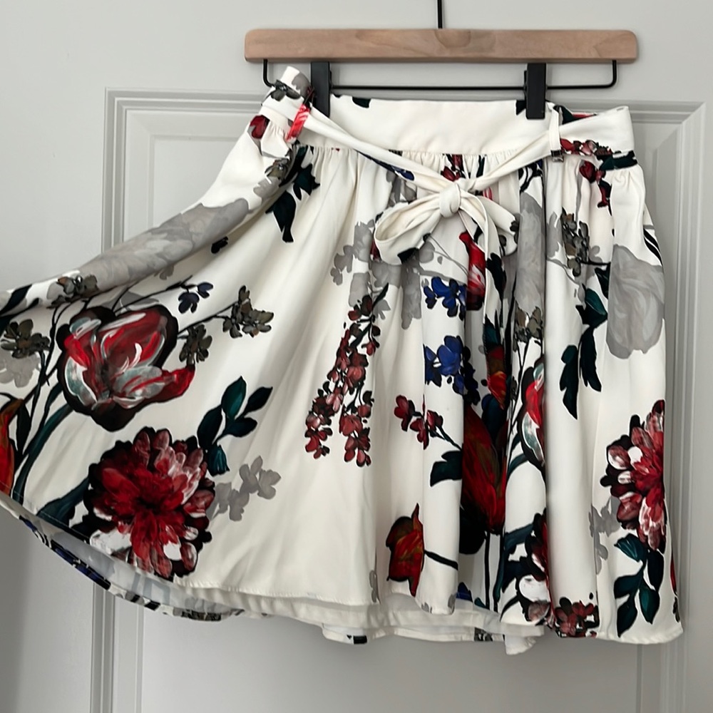 Floral mini skirt